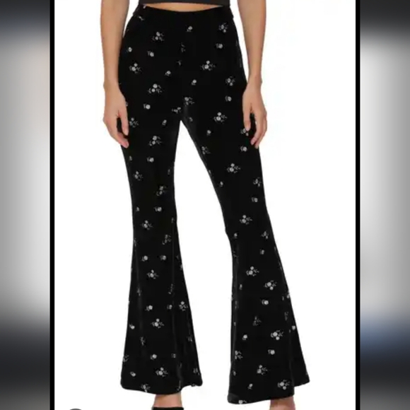 Avec Les Filles NWOT stretchy Velvet Soft Black Embroidered Floral Women's Pants - Picture 5 of 6